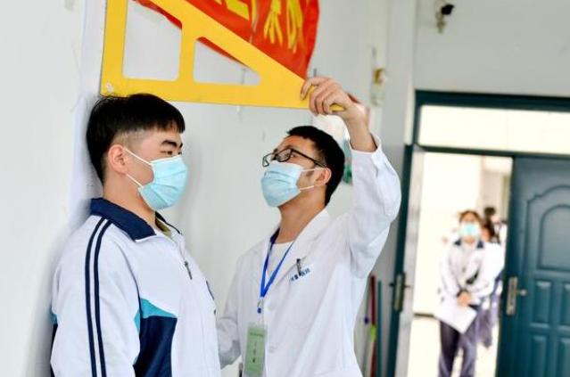 男的可以长高到几岁青少年一般多大是长个子的高峰期