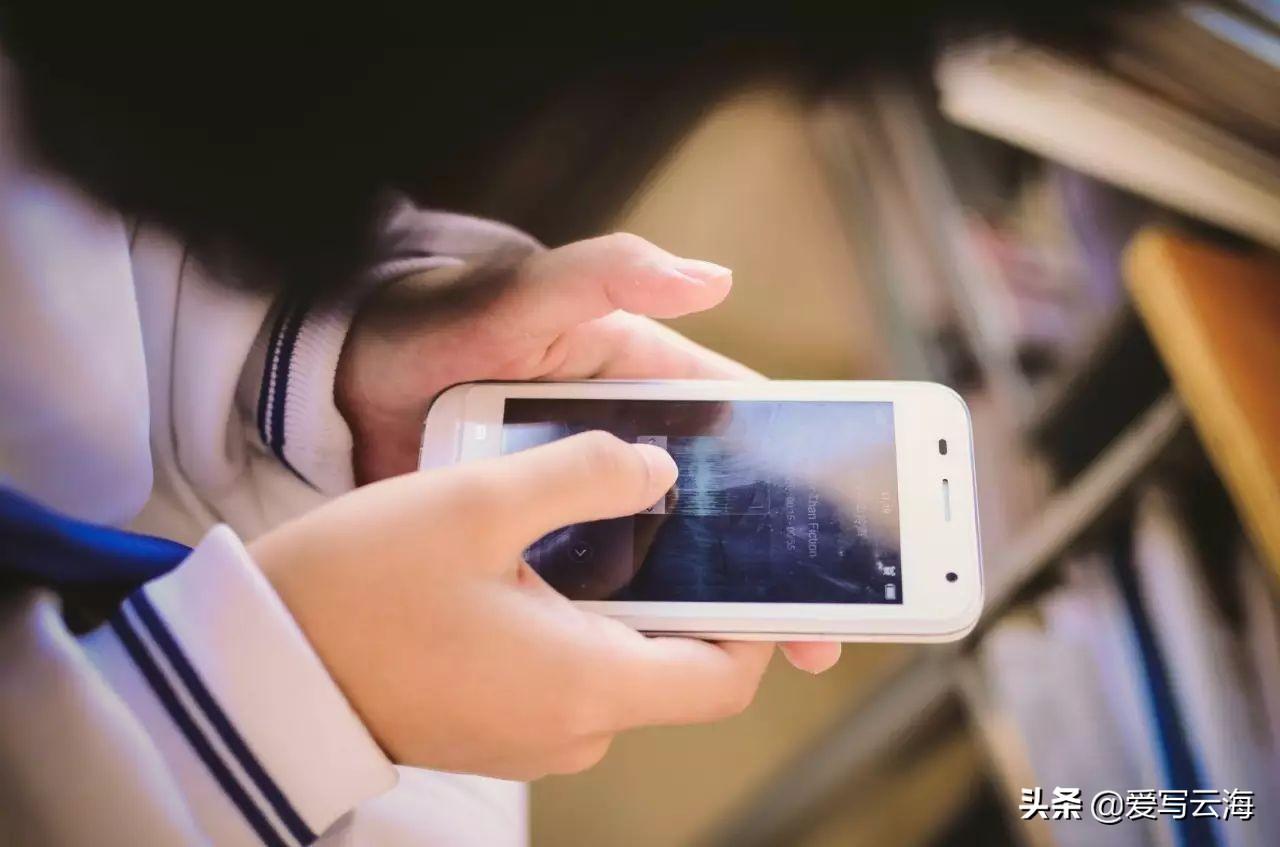 男人秒回信息但是不主动发信息如果男生喜欢一个女生是不是会主动给她发消息