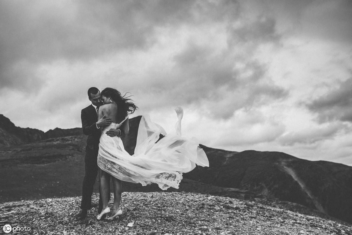 男人喜欢看你害羞的样子,如果一个男生上课盯着你看代表什么