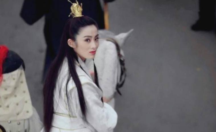 给女朋友讲又甜又撩的情话长句,在演戏时假戏真做动了真感情的明星有哪些