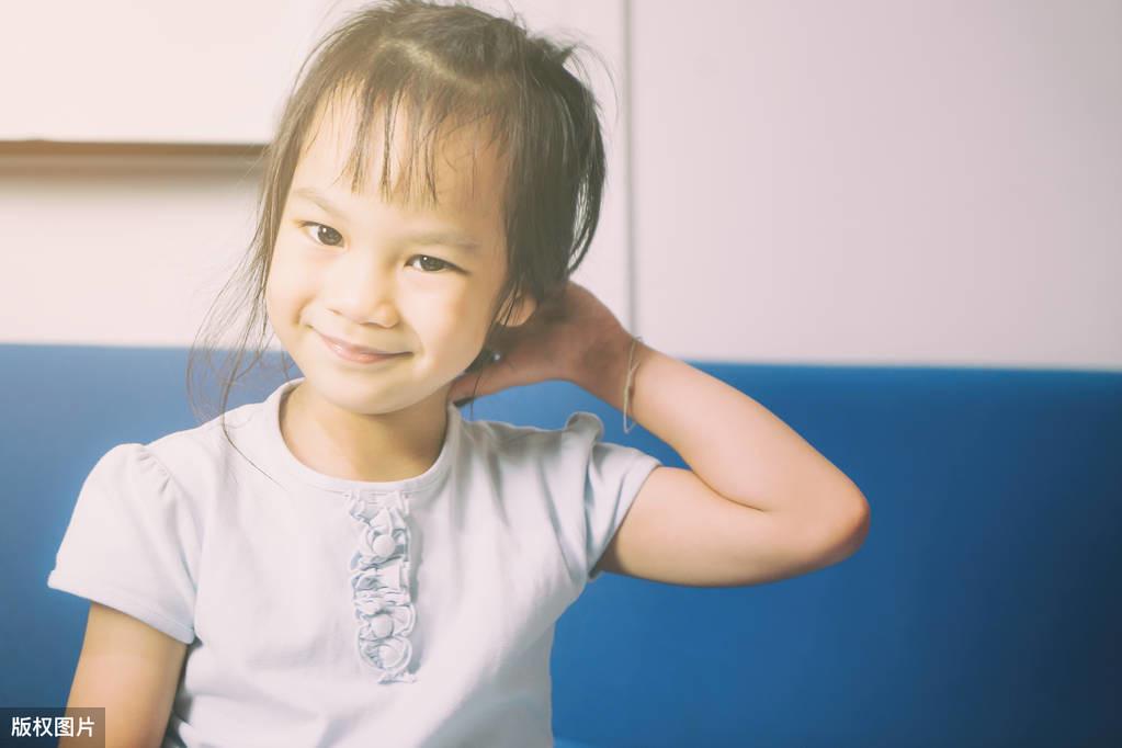 一个初中男生喜欢一个女生的表现上初二的女儿屡屡跟一个初三的学渣谈恋爱