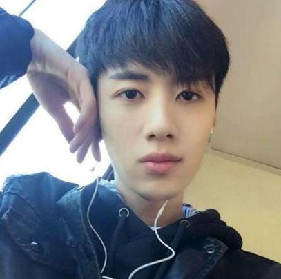 18岁女生正常身高范围,2021年四年级女生标准身高