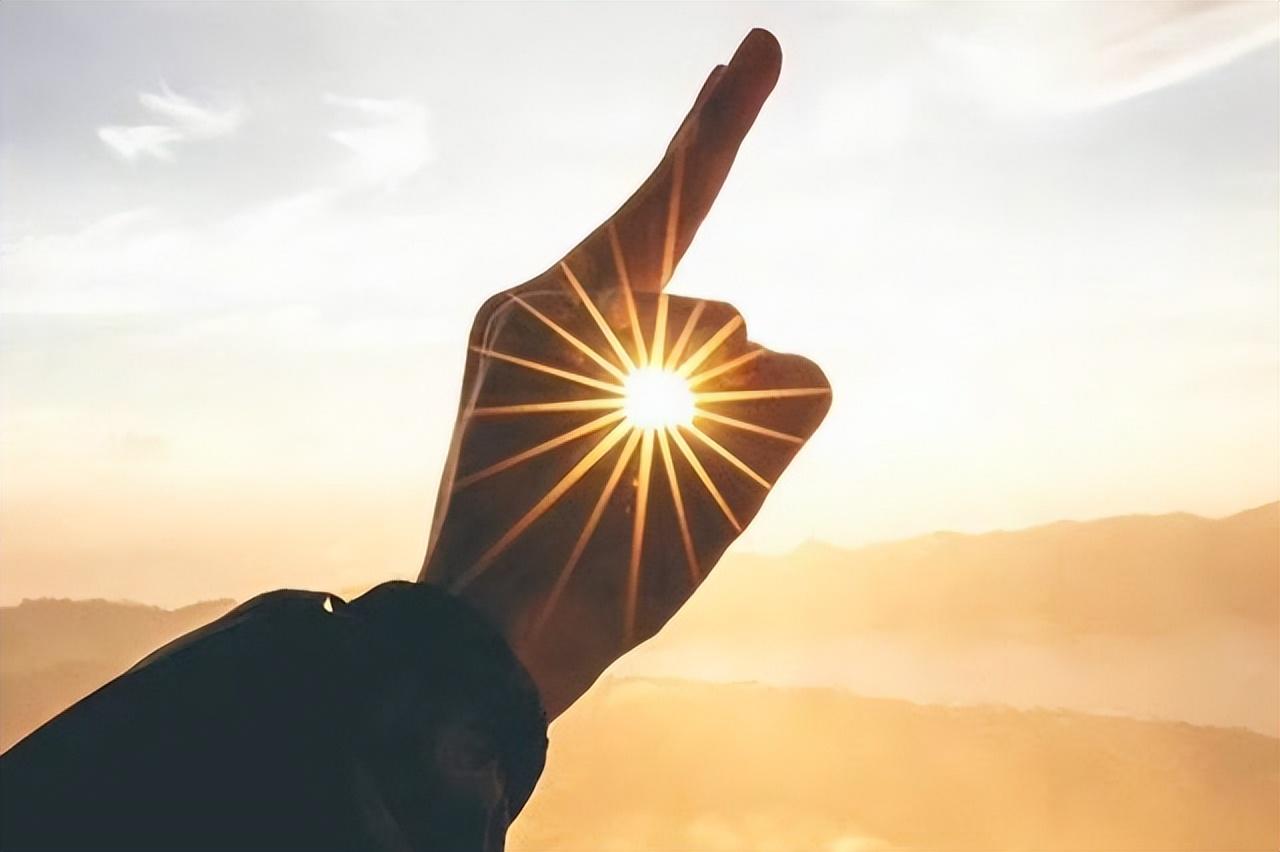 男朋友当着我的面加别的女人别的女生骂我男朋友该怎么办