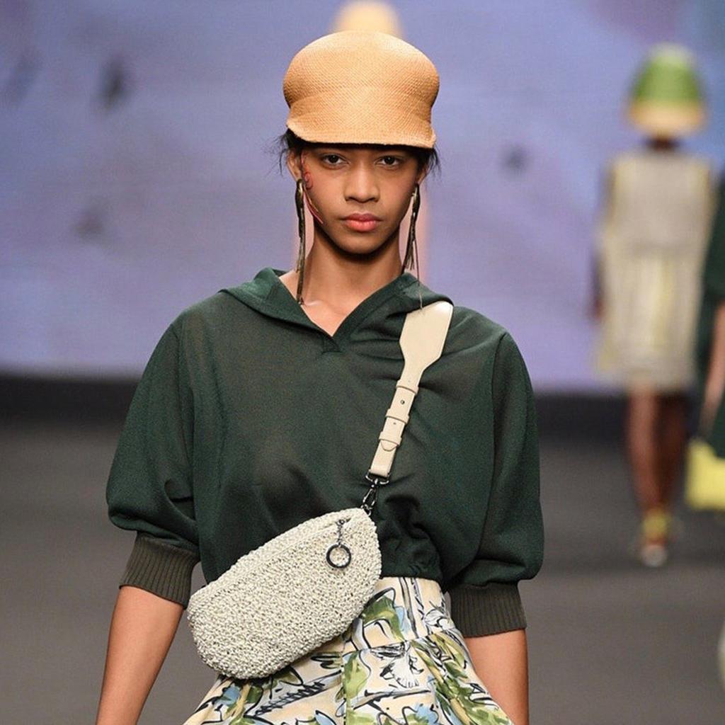 女生怎样才能变矮小,女孩子是不是都喜欢比自己高的