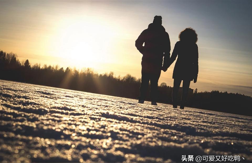 天气冷对女人说的情话,如何幽默的安慰女朋友保暖