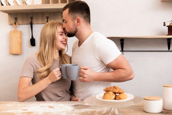 女生看上一个男生的表现,请问什么类型的女人男人喜欢