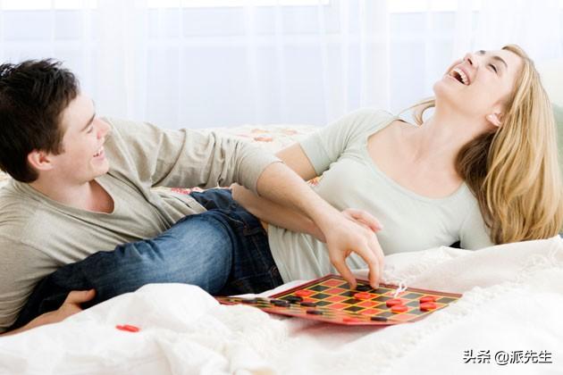 男生喜欢女生的三个动作男人和女人有了婚外情