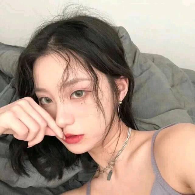 男生偷偷喜欢你的表现,一般都会给我什么暗示呢