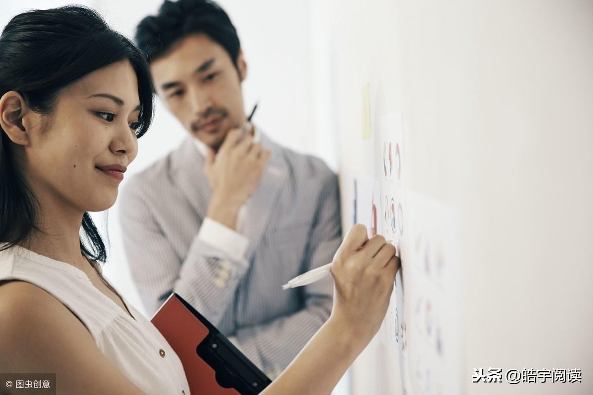 女朋友跟她男闺蜜暧昧,可我对象偷偷换了那个男的备注把那个男闺蜜藏了起来