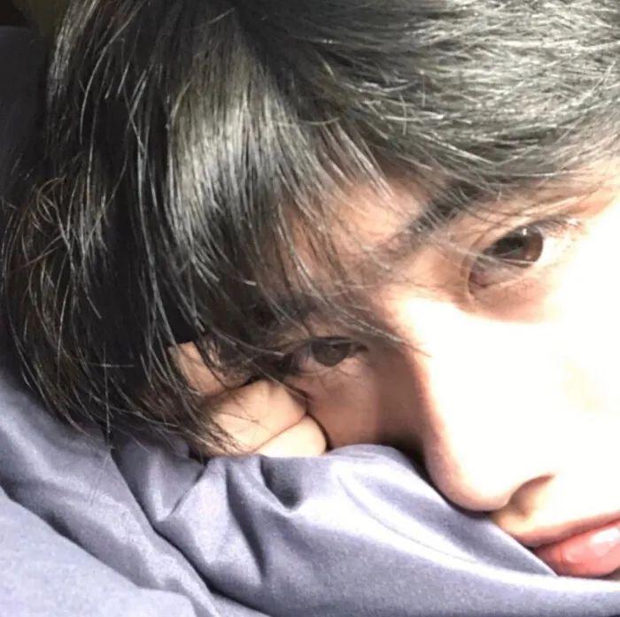 怎么判断一个男孩子喜不喜欢你忽冷忽热是不是就不爱