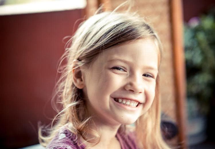 女生最脆弱的地方,男生轻轻捏着女生后脖颈是不是喜欢的意思呢