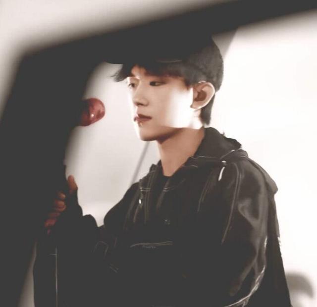 男生头像ins高级质感欧美,张艺兴私下为人怎么样