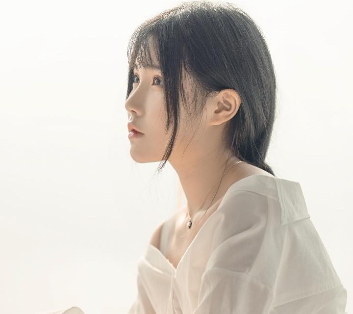 女朋友经常和别的男生聊天怎么办,我们还有联系