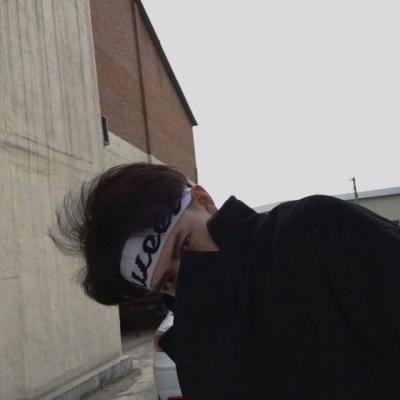 最好听的网名男生昵称四个字,有什么好看又好听的个性签名可以推荐呢