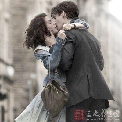 女人喜欢男人什么呢,有人说通常男生的喜欢是减法