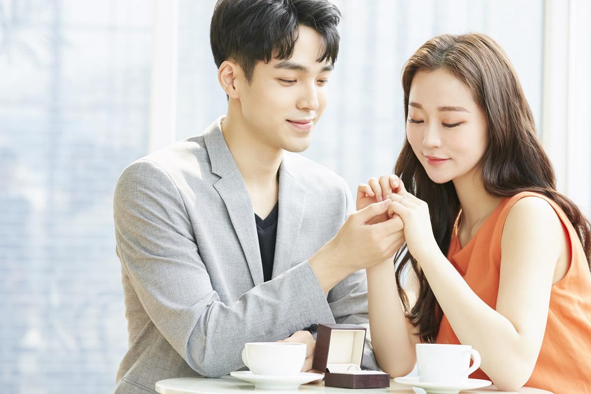 如何跟喜欢的男生表白遇到自己喜欢的人时