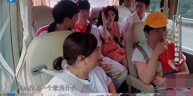 男生主动和女生比身高男朋友比自己矮而且还不自信