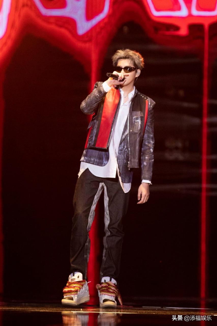 男人语音聊天声音如果你和一个男生在聊天他发了个语音给你你感觉好像不是他本人