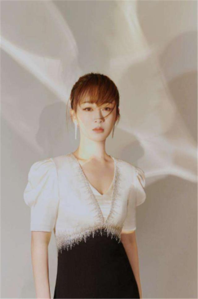 想取个好听的艺名,开发了一款式新颖的耳机