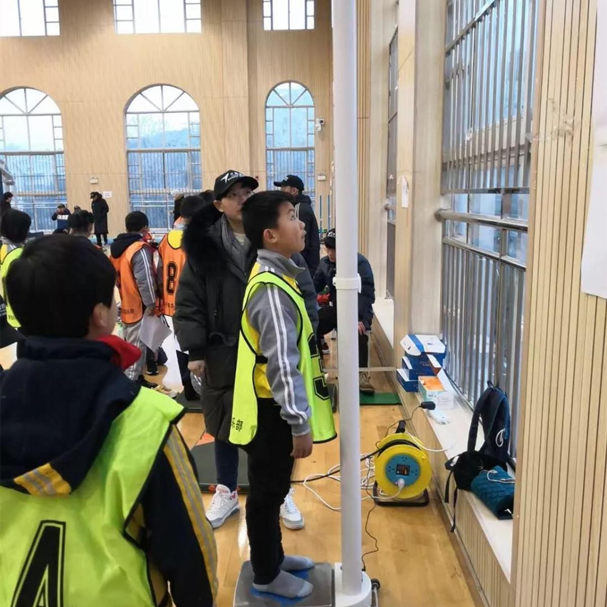 男生个子多高才算标准,身高185和203哪个更受欢迎