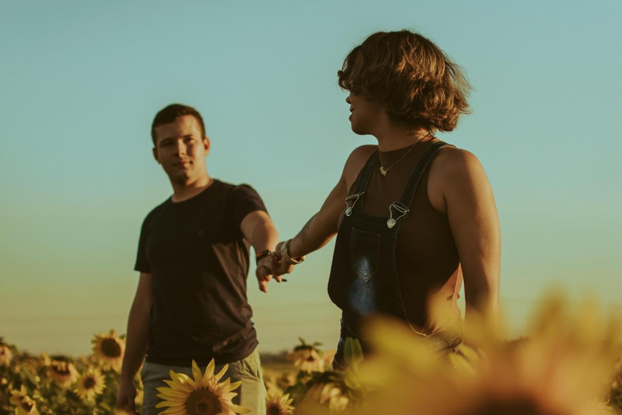 一边暧昧一边老是提女朋友还保持和其他男孩各种暧昧