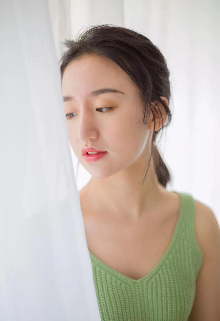 喜欢一个女孩子怎么聊天跟一个喜欢的女孩聊天时应该说什么